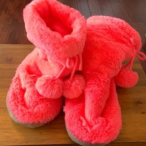 Fuzzy boot slippers. Kids xxl or women’s 7. Never worn. Excellent condition